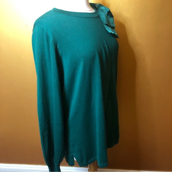 Belle By Kim Gravel Green crew neck Sweater w/detachable green bow Size Large - Picture 4 of 12